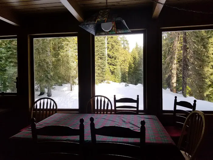 Trillium Lake Basin Cabin Picture 7