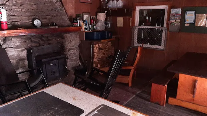 Hermitage Cabin (PATC): Parking Area Picture 1