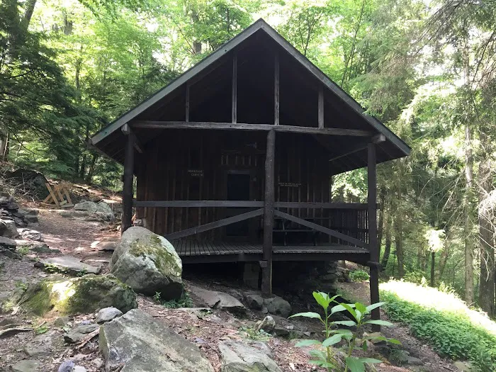 Hermitage Cabin (PATC): Parking Area Picture 3