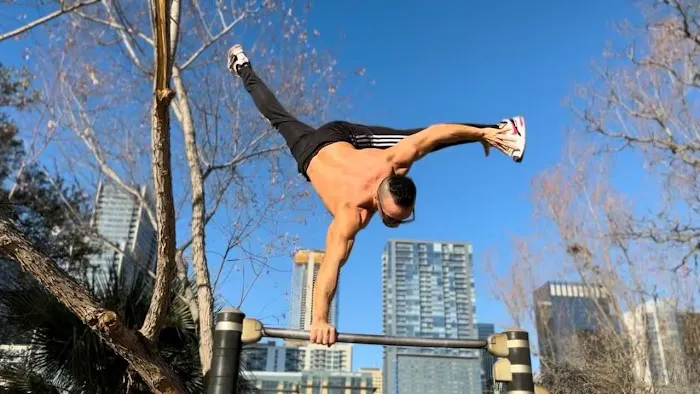 Outdoor Calisthenics Gym at Auditorium Shores Picture 5