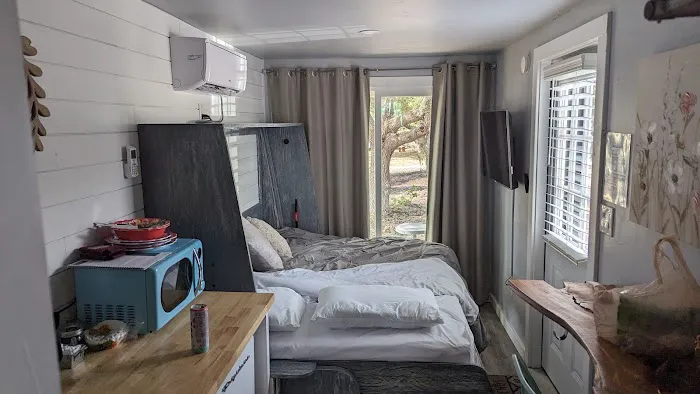 The Container Retreat @ 290 Wine Trail Picture 3