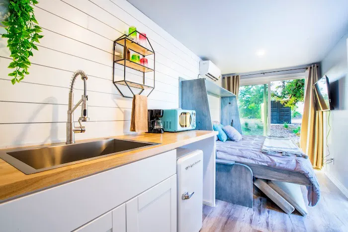 The Container Retreat @ 290 Wine Trail Picture 5