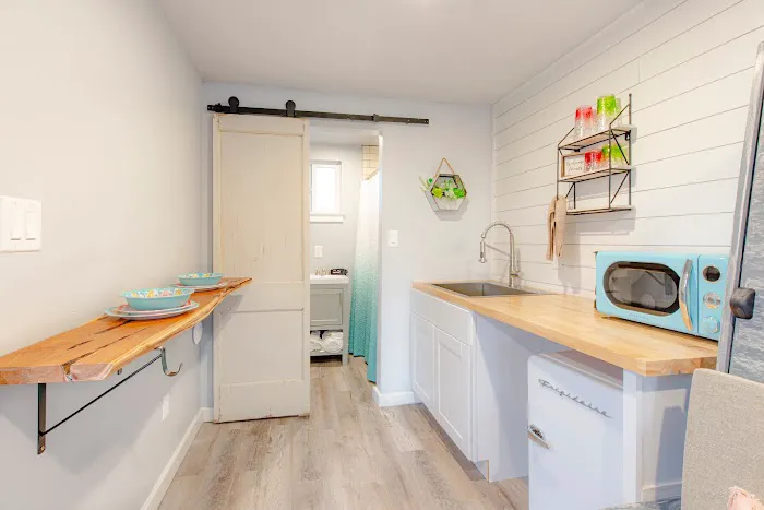 The Container Retreat @ 290 Wine Trail Picture 8