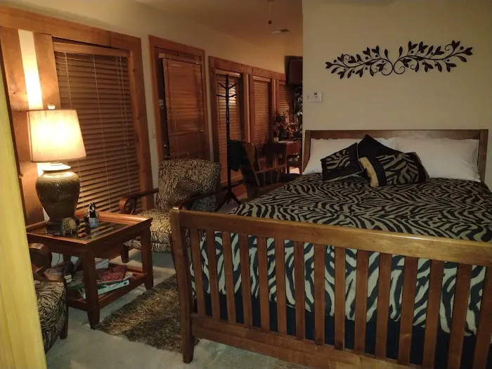 Savannah's ,woods and Water ,Outside Wedding Venue as well, Jacuzzi Cabins, Catoosa ok. area. Picture 1