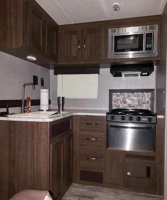 Royal RV Rental Picture 2