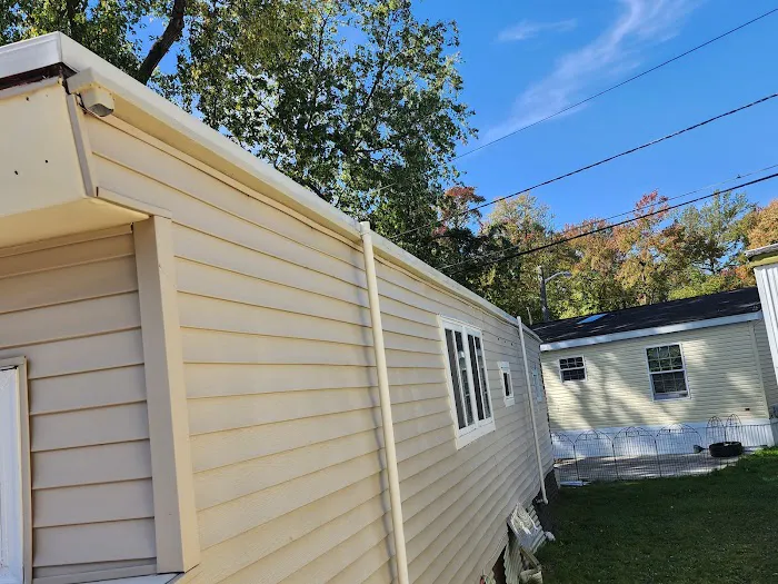 Monmouth Mobile Home Park Picture 2