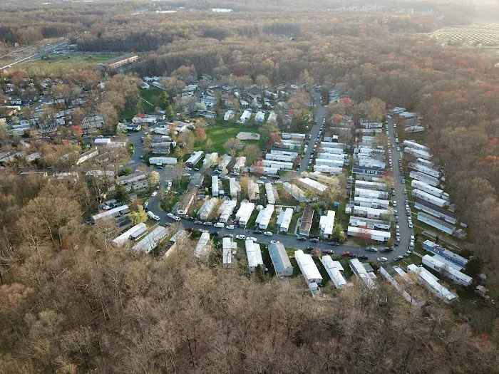 Monmouth Mobile Home Park Picture 3