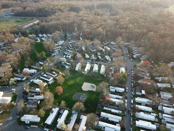 Monmouth Mobile Home Park Picture 10