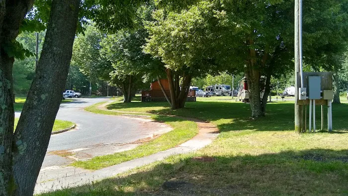 Navy Earle MWR RV Park Picture 7