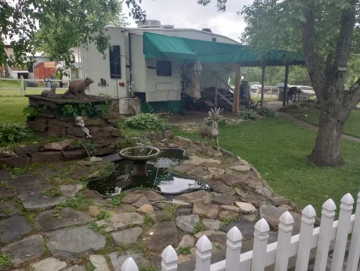 Terry's Mobile Home Park Picture 7