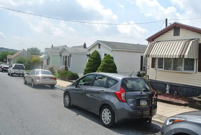 Holly Park Court Mobile Home Park, by Valley Community Management Picture 2