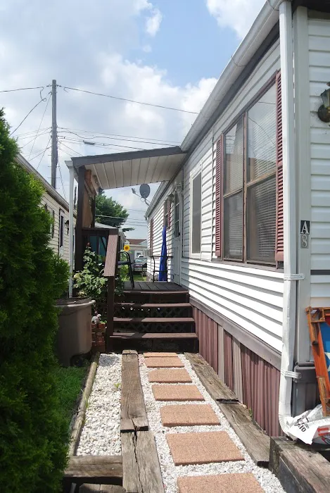 Holly Park Court Mobile Home Park, by Valley Community Management Picture 5