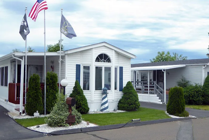 Rivermead Point North / South Manufactured Home Community Picture 8