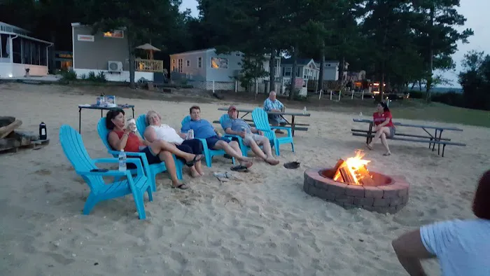 River Beach RV Resort Picture 2