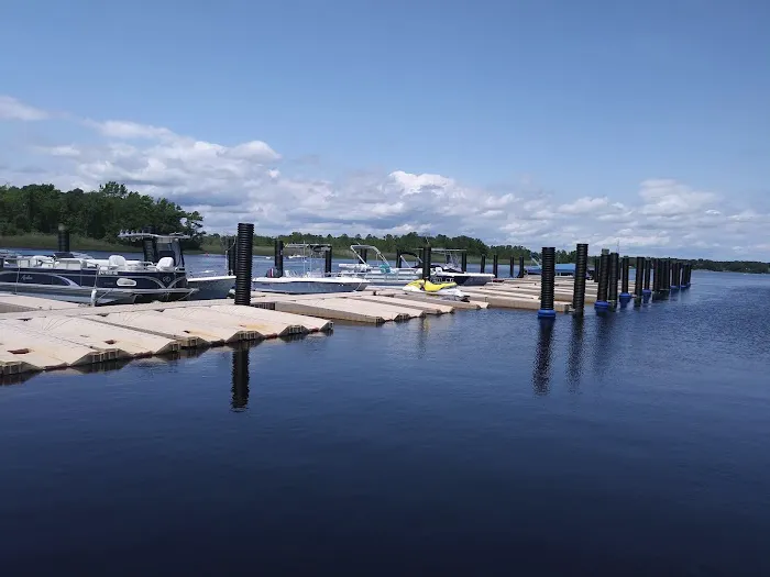 River Beach RV Resort Picture 6
