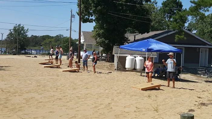 River Beach RV Resort Picture 9
