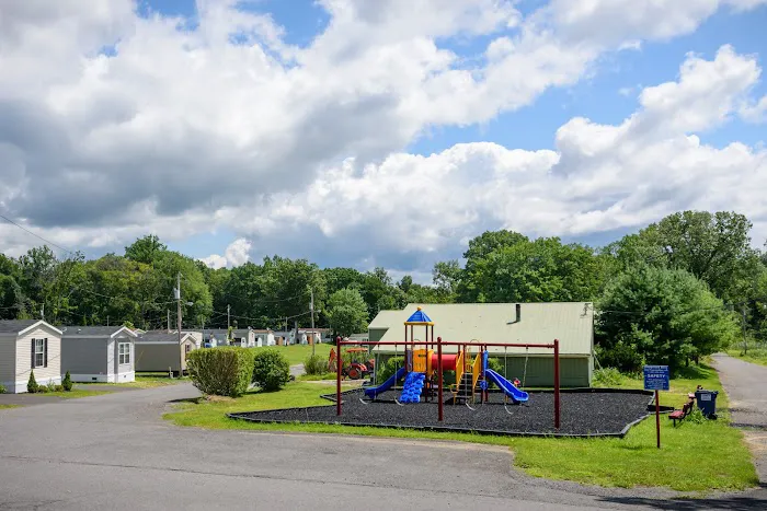 Rolling Hills Mobile Home Park Picture 3