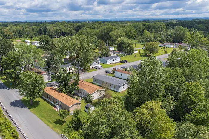 Rolling Hills Mobile Home Park Picture 4