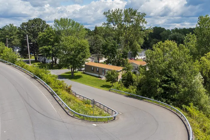 Rolling Hills Mobile Home Park Picture 2