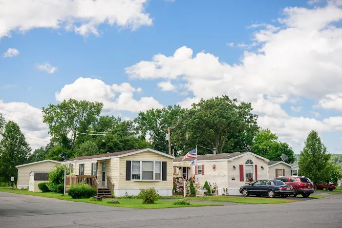 Rolling Hills Mobile Home Park Picture 7