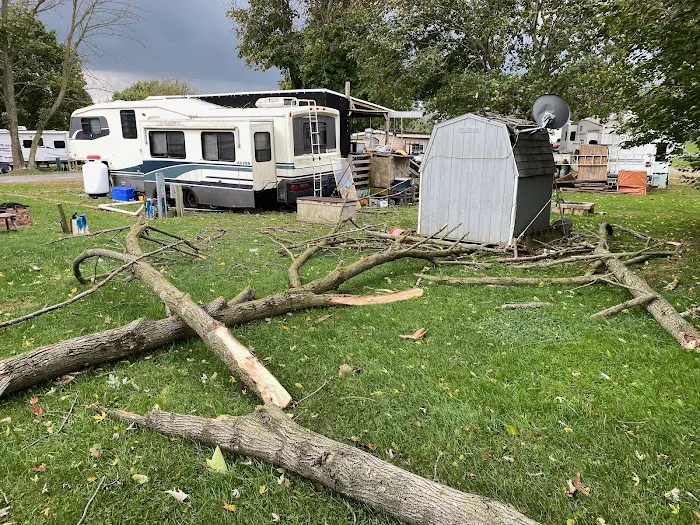 Hillcrest RV & Mobile Home Park Picture 4