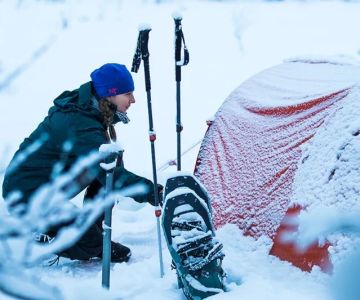 How to Camp in the Snow Safely and Warmly: Tips for Winter Adventures