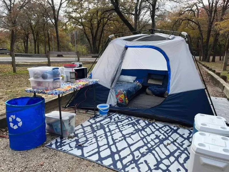 How to Set Up a Comfortable Campsite Without Electricity