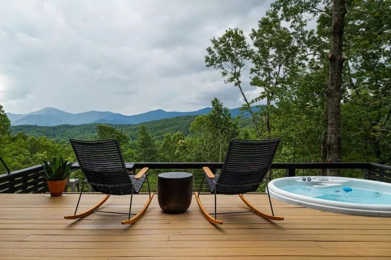 How to Find Cabins with Spectacular Views of the Ocean or Mountains
