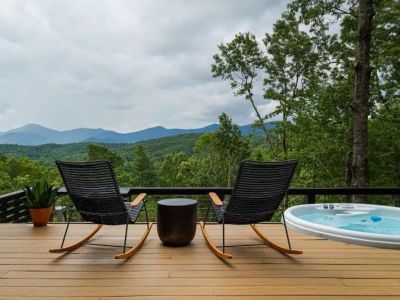 How to Find Cabins with Spectacular Views of the Ocean or Mountains