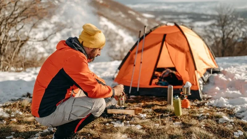 Practical Tips on How to Stay Warm While Camping in the Cold Without Electricity