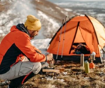 Practical Tips on How to Stay Warm While Camping in the Cold Without Electricity