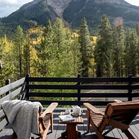 How to Plan a Long Weekend Getaway to a Secluded Cabin